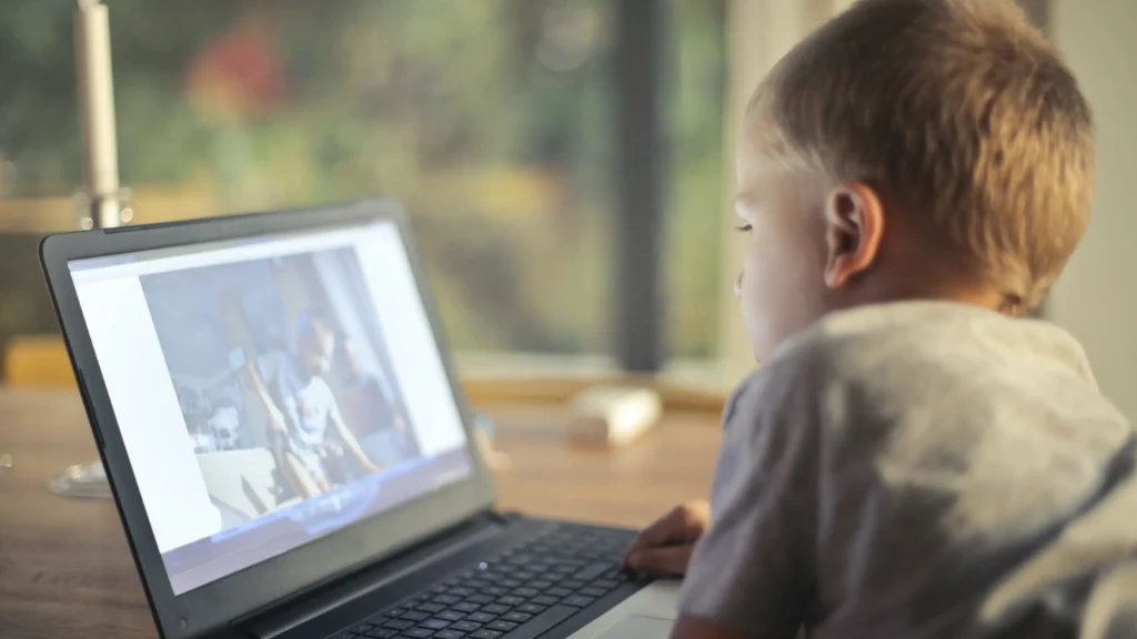 Creación de Correos Electrónicos para sus Hijos